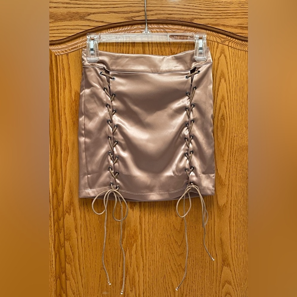 New “Fashion Nova” Satin Mini Skirt size S